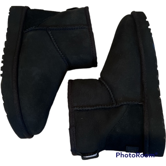 UGG Classic Mini II genuine shearling lined suede bootie black 5 - Picture 1 of 5